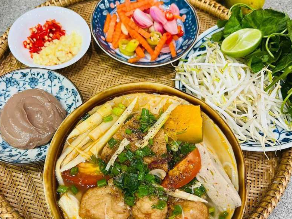 Khởi đầu ngày với bún chả cá Đà Nẵng và khám phá Cầu Rồng, Ba Na Hills, cùng chợ đêm Helio trọn vẹn