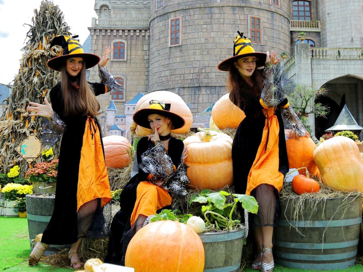 Vui chơi và tận hưởng không khí lễ hội Halloween tại Ba Na Hills.