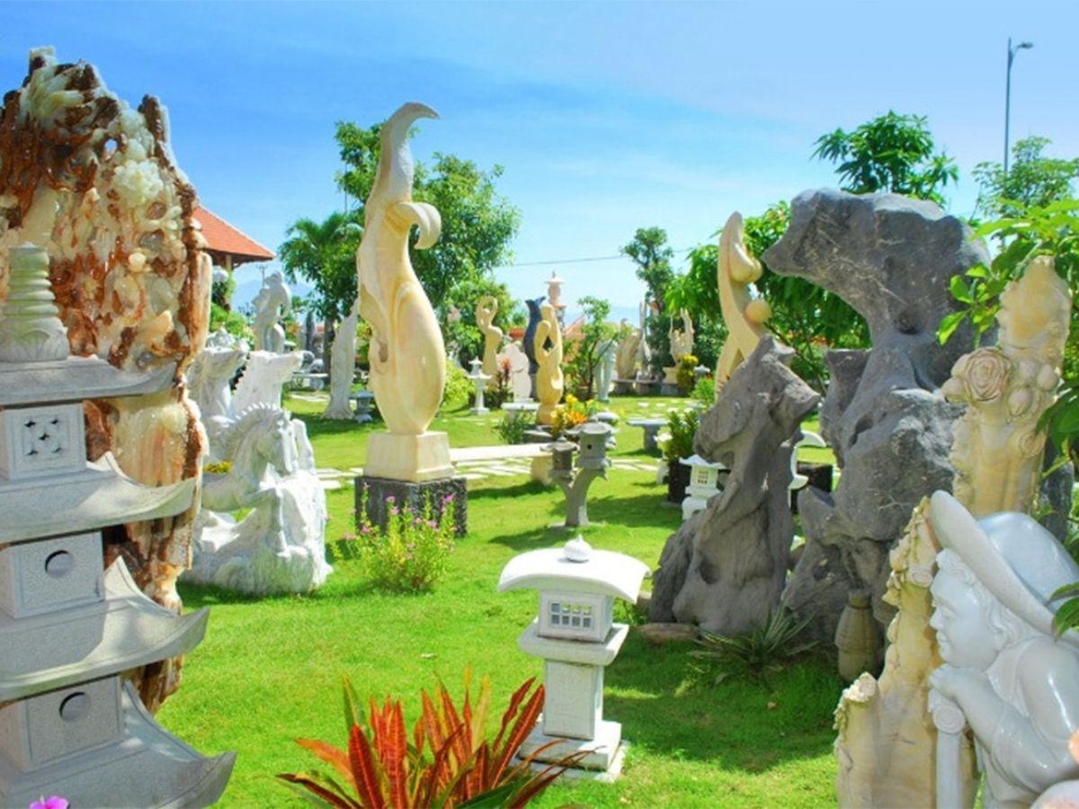 Làng đá mỹ nghệ Non Nước là điểm dừng chân thú vị trên hành trình từ Đà Nẵng đi Hội An