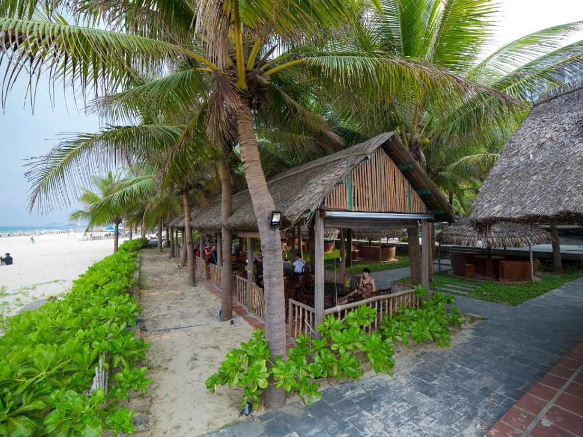 Không gian nghỉ dưỡng sát biển tại Temple Đà Nẵng Resort