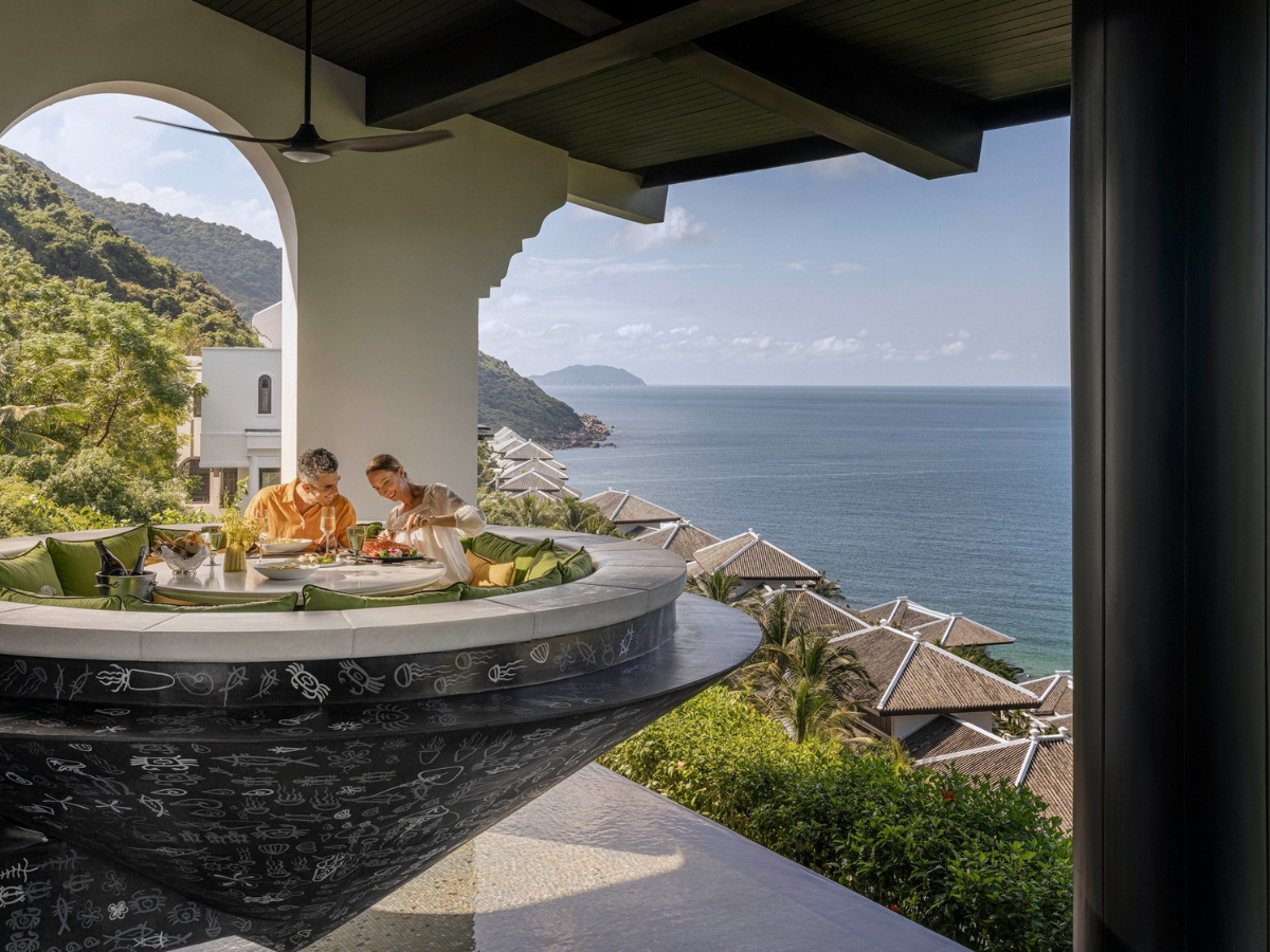 Không gian nhà hàng độc đáo tại InterContinental Danang Sun Peninsula Resort