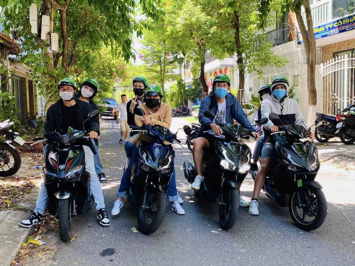 Xe máy là phương tiện di chuyển được nhiều du khách yêu thích khi du lịch 3 ngày 2 đêm tại Đà Nẵng