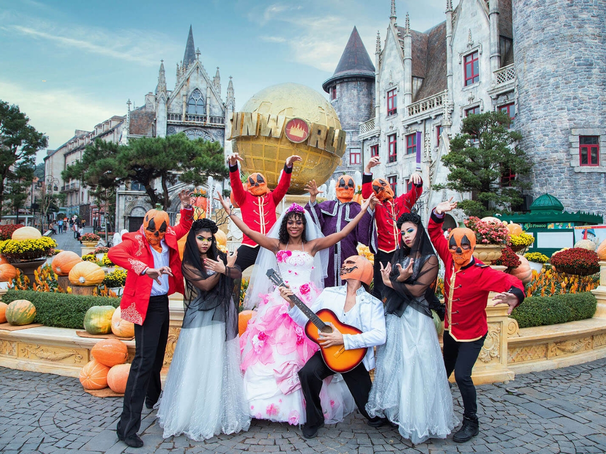 Các hoạt động Halloween Bà Nà Hills thu hút đông đảo du khách tham gia