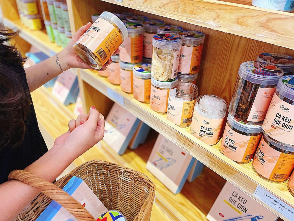 Nhiều mặt hàng hấp dẫn tại siêu thị đặc sản Đà Nẵng