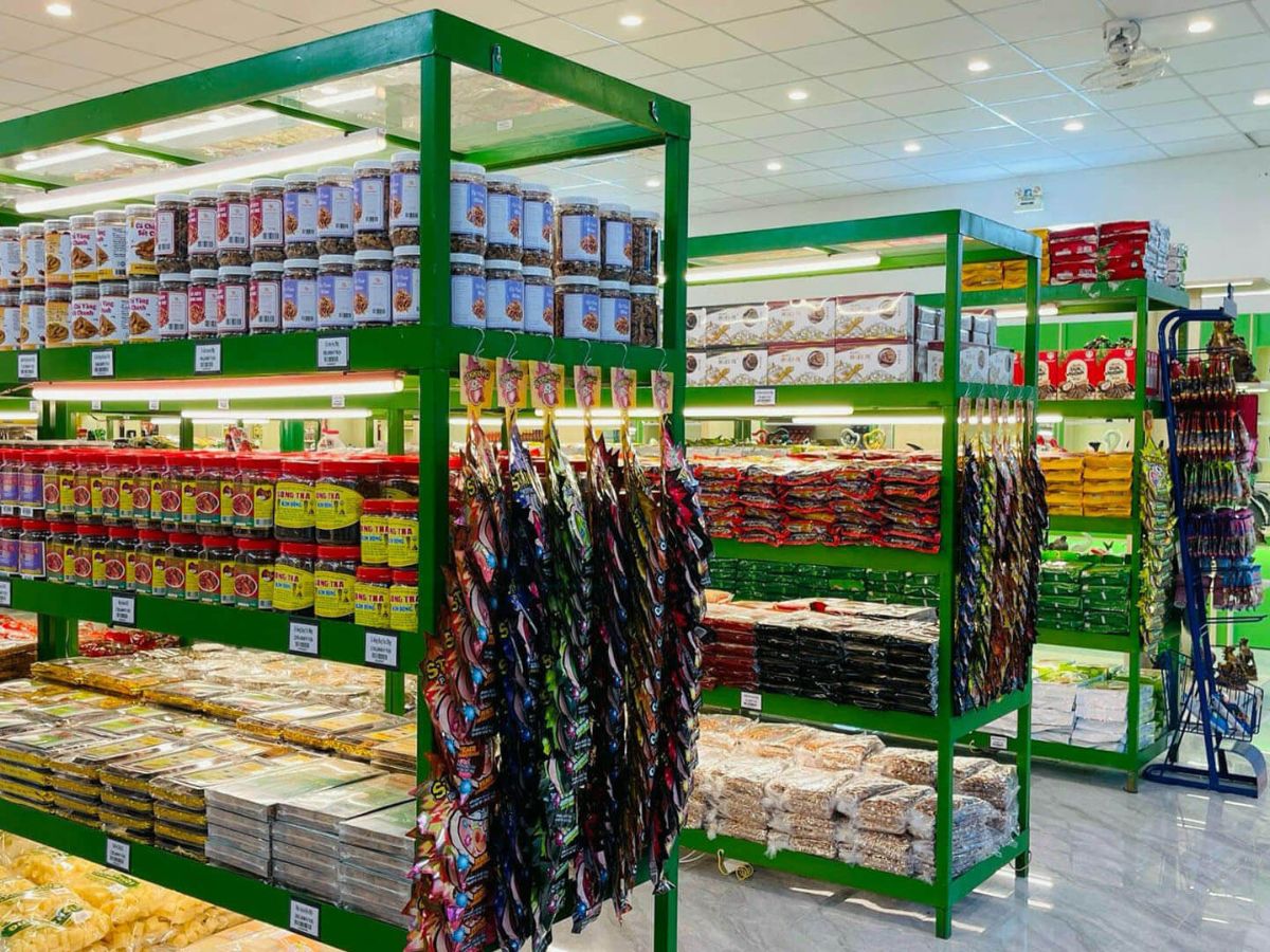 Cửa hàng đặc sản Quà Miền Trung có đa dạng mặt hàng