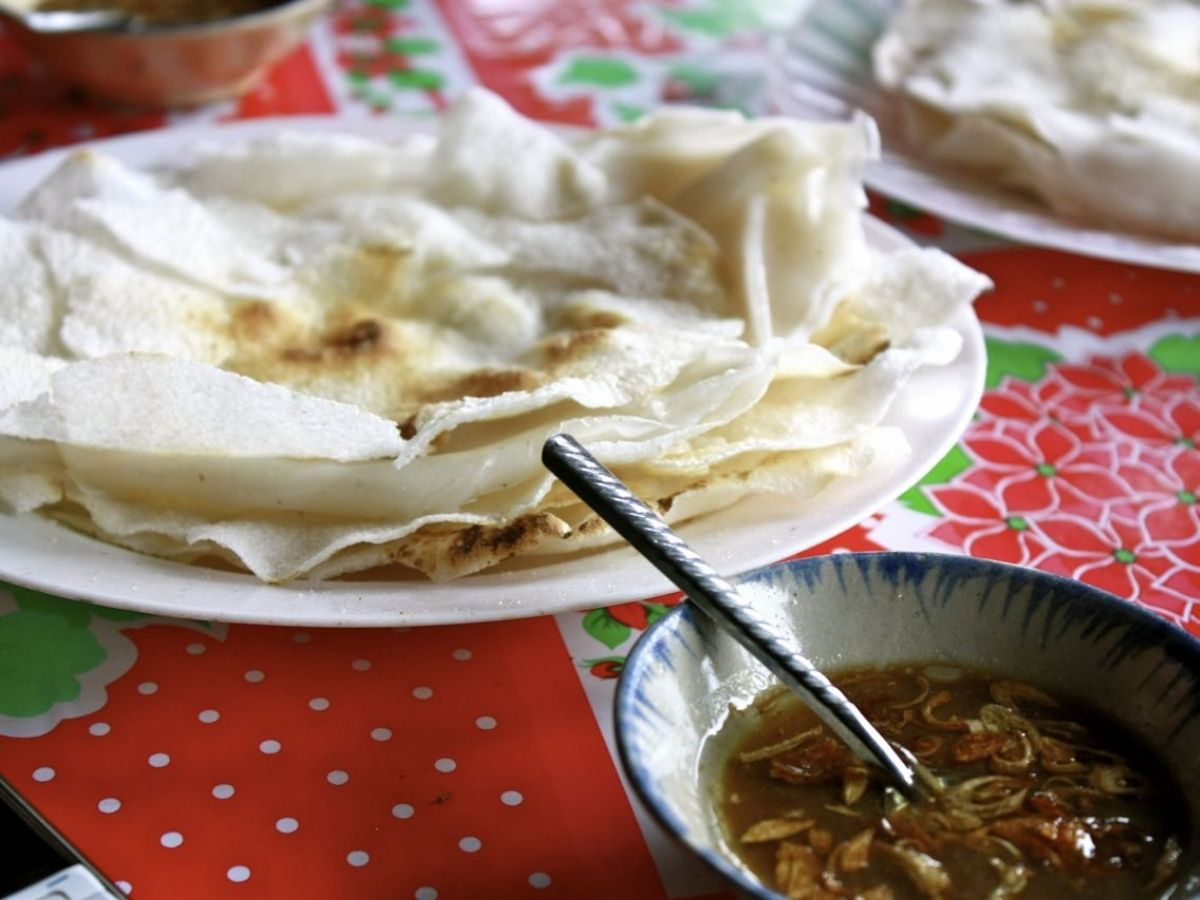 Quán bánh đập Vân Lê Độ hấp dẫn thực khách bởi sự kết hợp phong phú