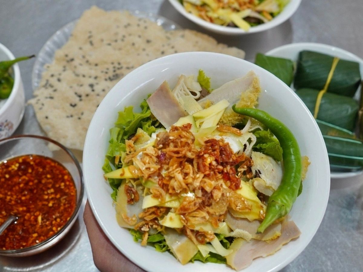 Hương phá lấu là địa chỉ đã đồng hành cùng thực khách hơn 30 năm