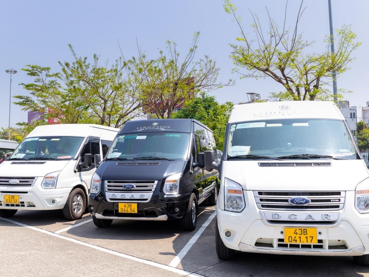 Thuê xe riêng hoặc xe du lịch là lựa chọn phù hợp với nhiều du khách