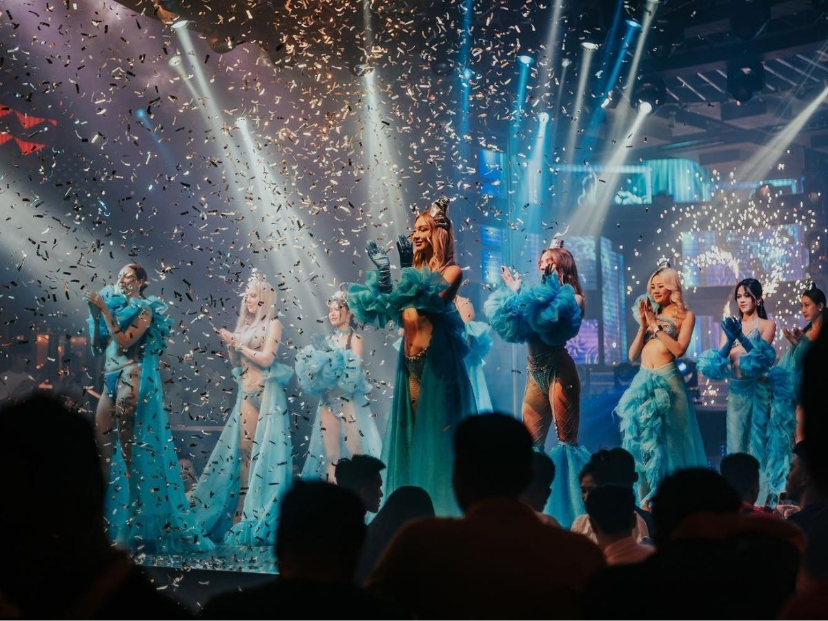 Không gian được chia thành nhiều khu vực khác nhau, phù hợp với cả các bạn trẻ ưa thích không khí sôi động