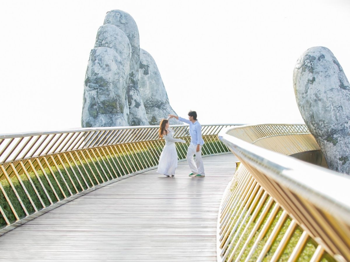 Sun World Ba Na Hills nổi tiếng với cây Cầu Vàng