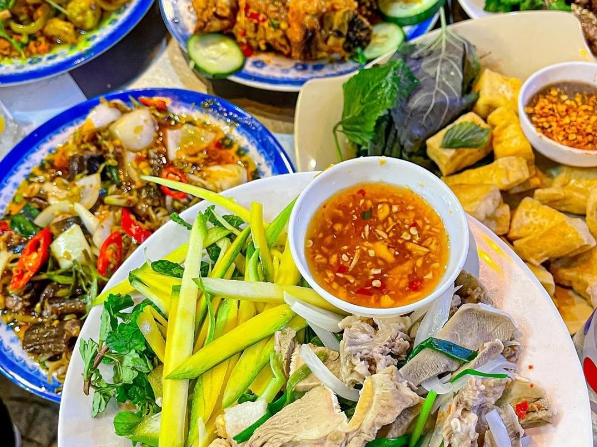 Hùng Xiệc là điểm đến quen thuộc khi nhắc đến quán nhậu Đà Nẵng giá phải chăng.