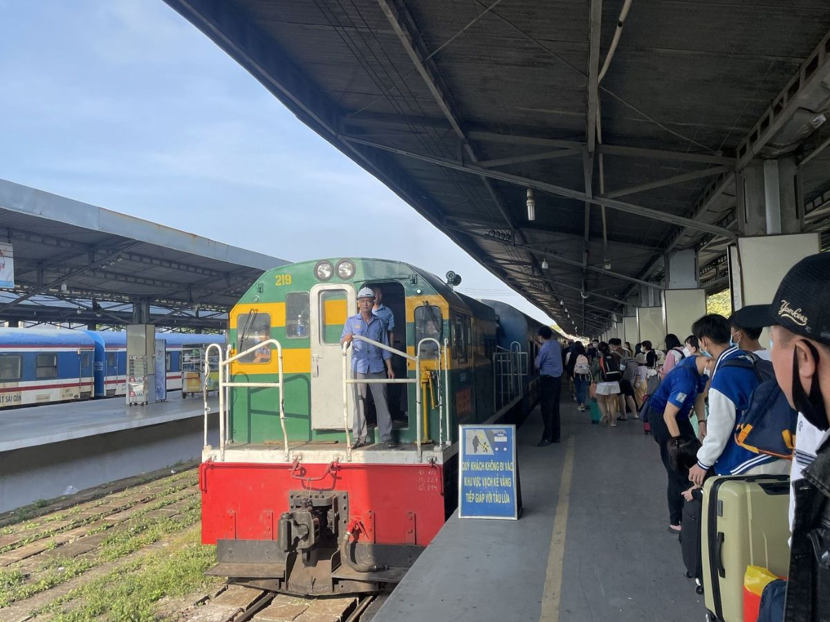 Du khách dễ dàng đặt vé tàu đi Đà Nẵng từ ga Sài Gòn.