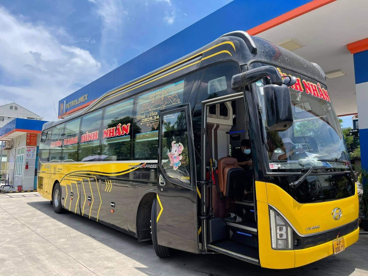 Có nhiều hãng xe chạy tuyến Sài Gòn - Đà Nẵng mỗi ngày.