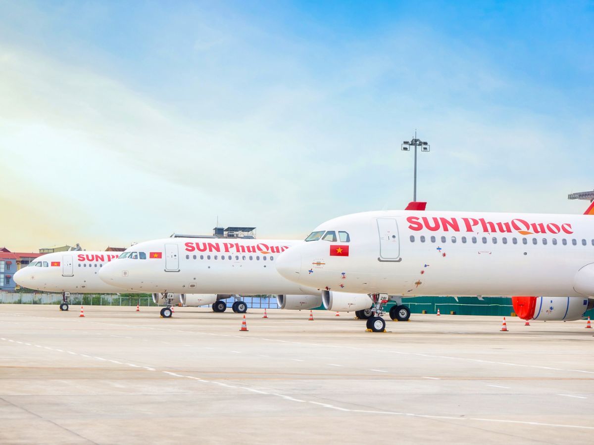 Máy bay là phương tiện được ưa chuộng khi du khách đi du lịch Đà Nằng.