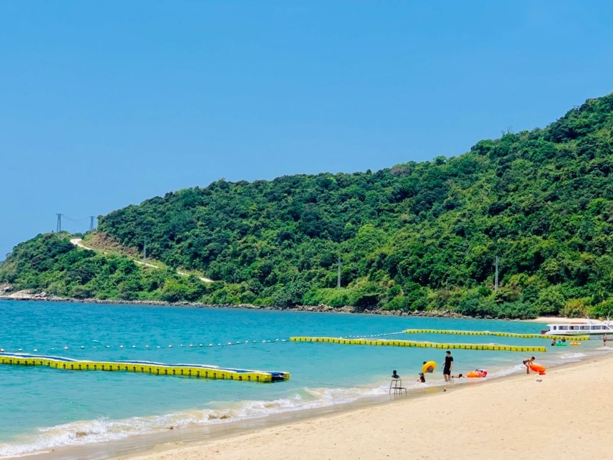 Bãi Ông là điểm đến mà hầu hết du khách đều lựa chọn trong hành trình du lịch Đà Nẵng Cù Lao Chàm.