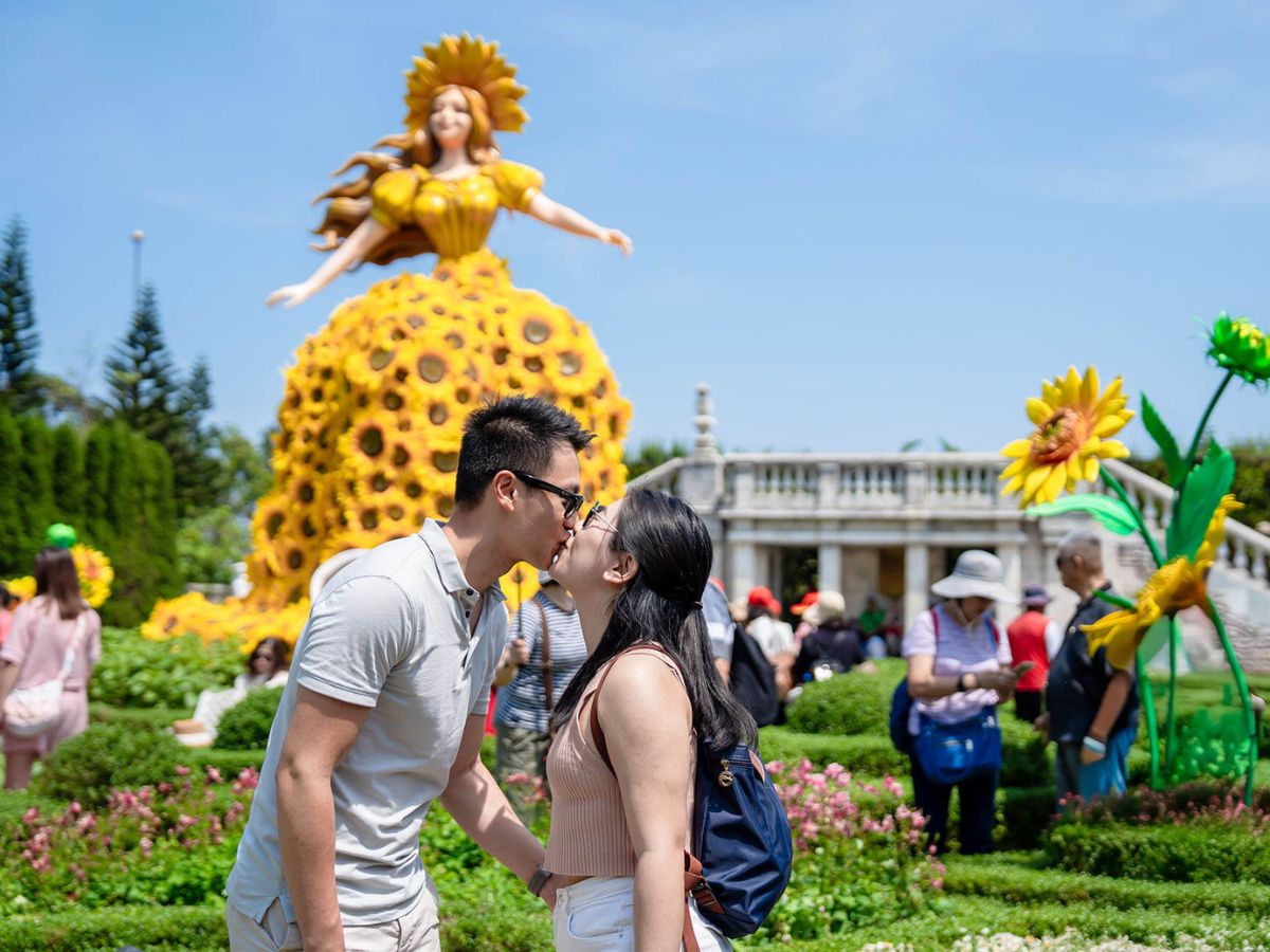 Sun World Ba Na Hills sẽ là địa điểm giúp các cặp đôi có được những bức hình kỷ niệm đẹp ở Đà Nẵng.