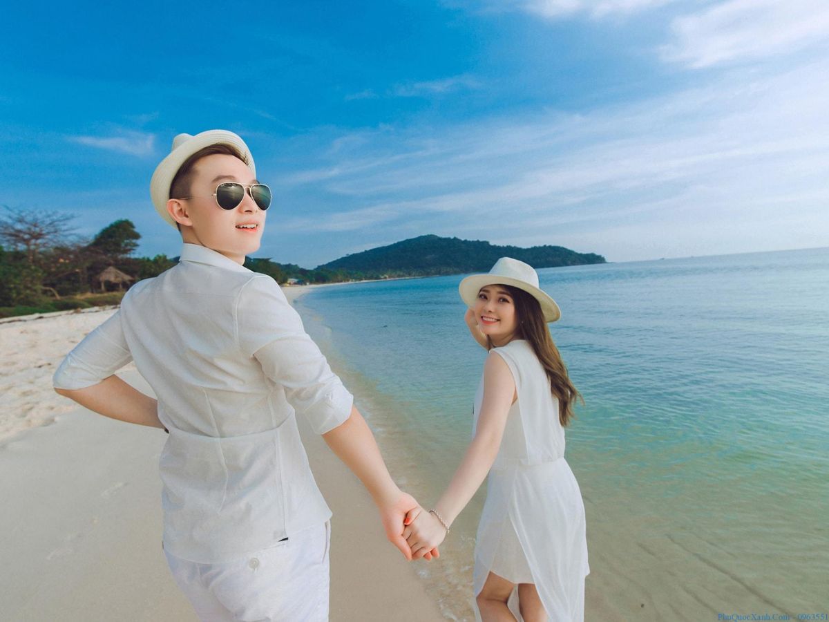 Bãi biển Đà Nẵng là điểm du lịch được nhiều du khách yêu thích.