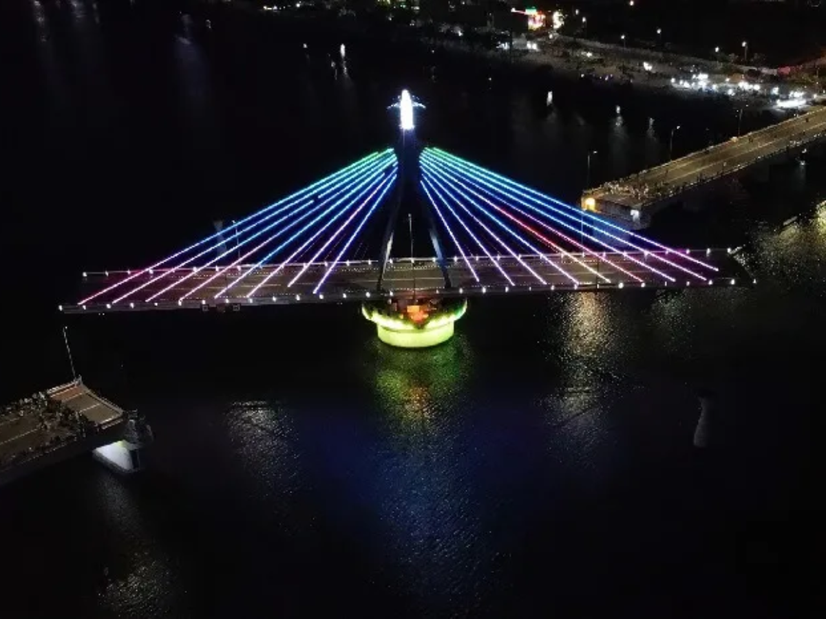 Cơ chế quay 90 độ đặc biệt của cầu quay