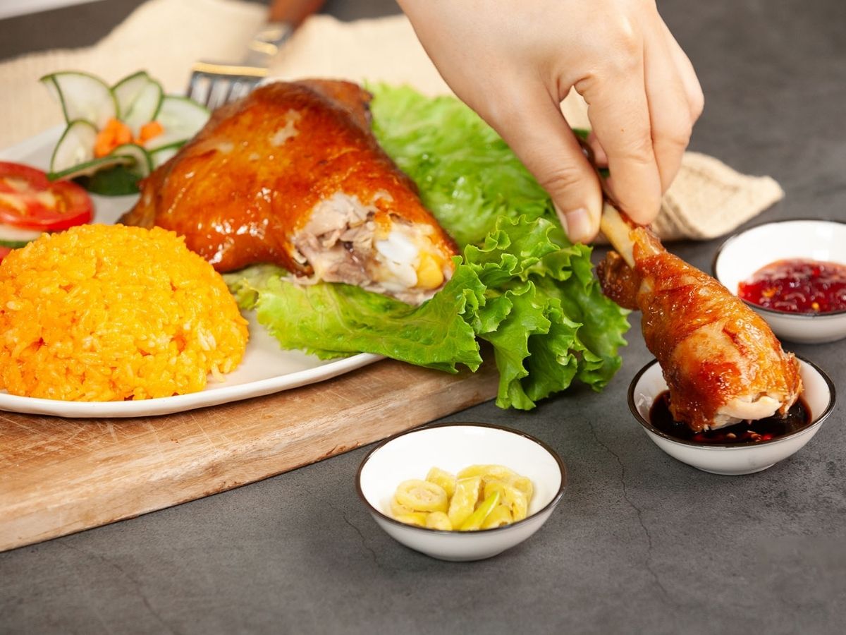 Cơm gà Đà Nẵng đã trở thành món ăn không thể bỏ lỡ khi đến thành phố biển này