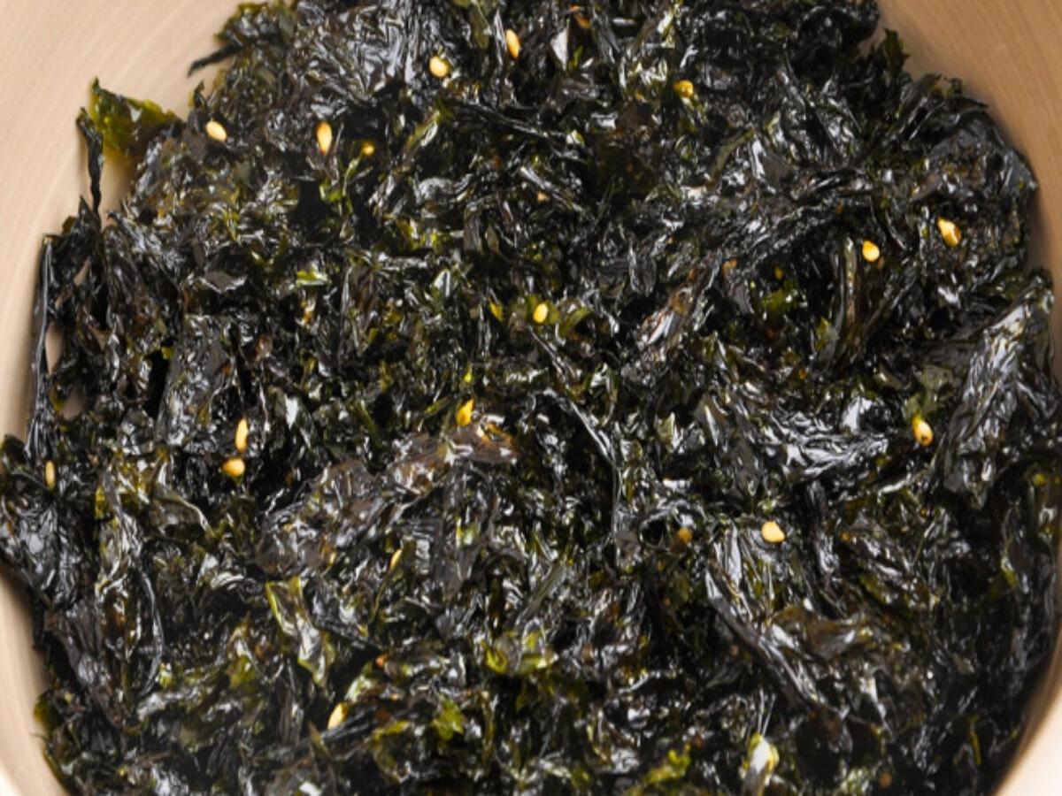 Các gói rong biển được đóng sẵn thường sử dụng công nghệ sấy lạnh nhằm giữ tối đa màu sắc và giá trị dinh dưỡng