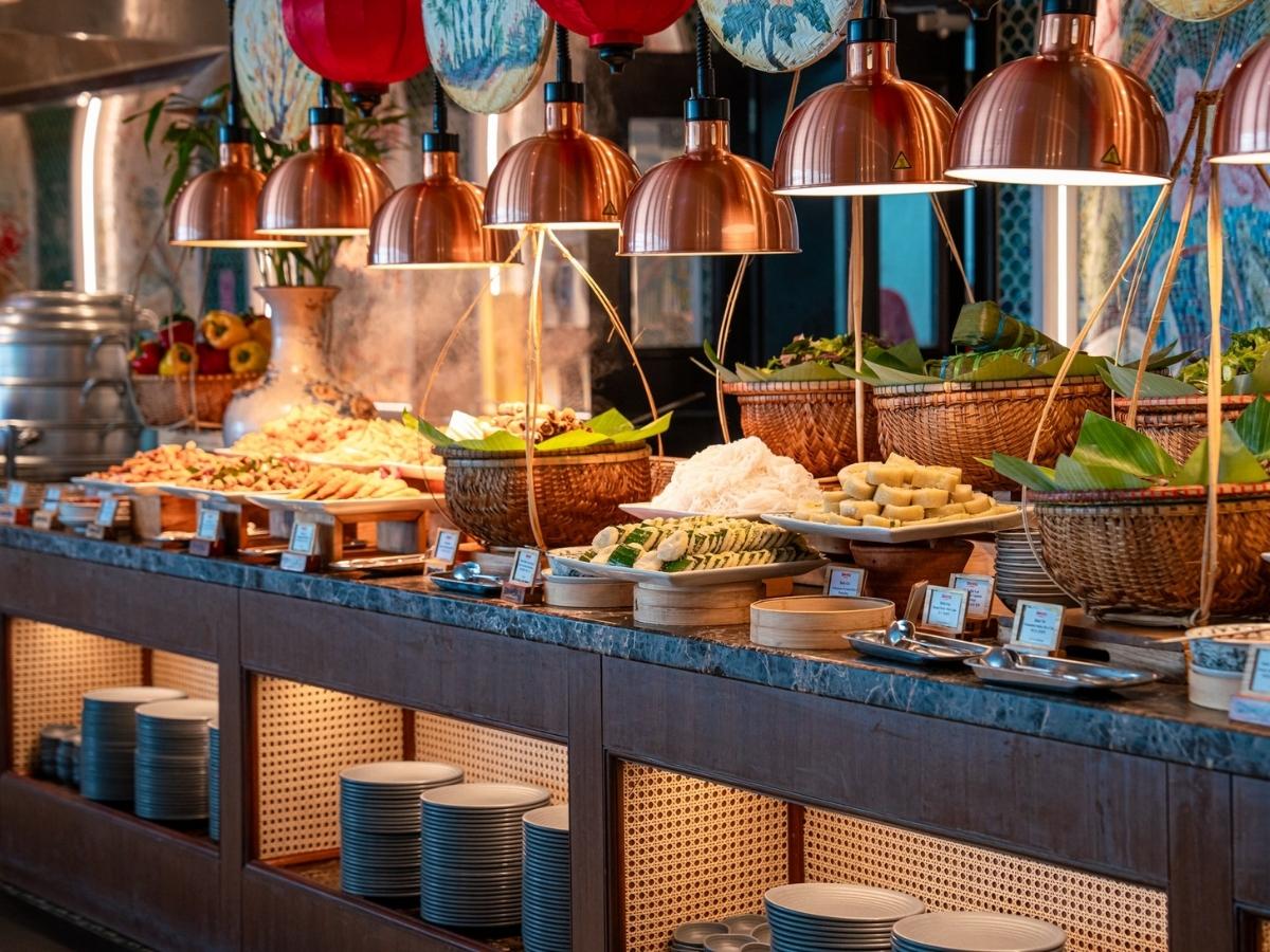 Dừng chân tại các nhà hàng tại Bà Nà Hills để thưởng thức bữa trưa