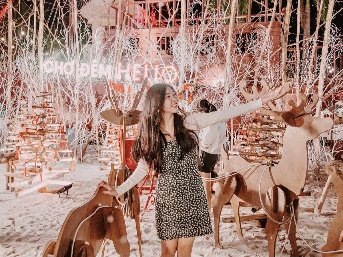 Chợ đêm Helio ở Đà Nẵng được nhiều du khách ghé chơi dịp Noel