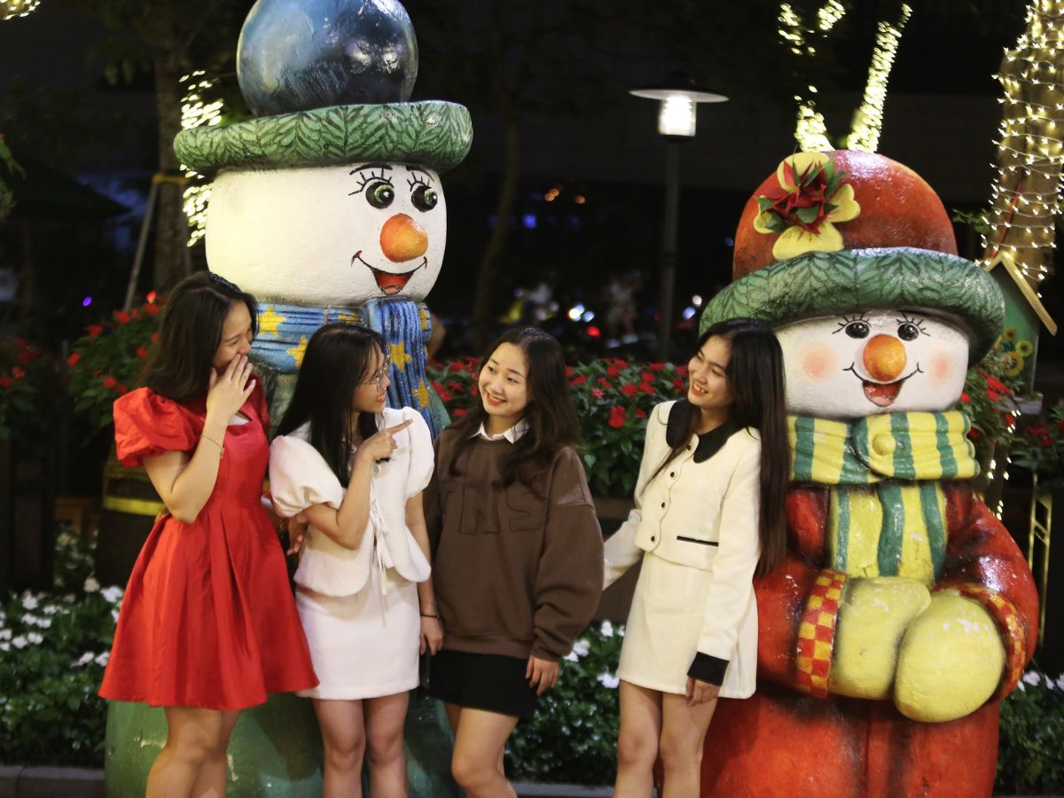 Du khách đến chơi Noel ở Đà Nẵng nên chú ý mặc ấm khi thời tiết trở lạnh