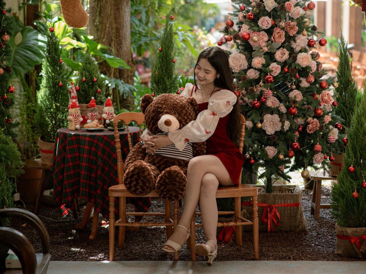 Nhiều quán cafe ở Đà Nẵng là địa điểm chụp hình Noel được du khách yêu thích