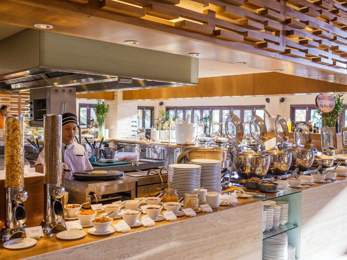 Thưởng thức nhiều món ăn hấp dẫn tại Pullman Danang Beach Resort