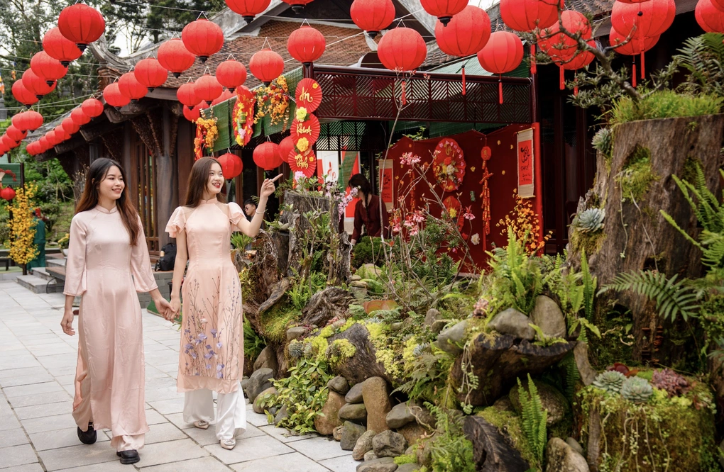 Không khí lễ hội rực rỡ tại Sun World Ba Na Hills dịp Tết.