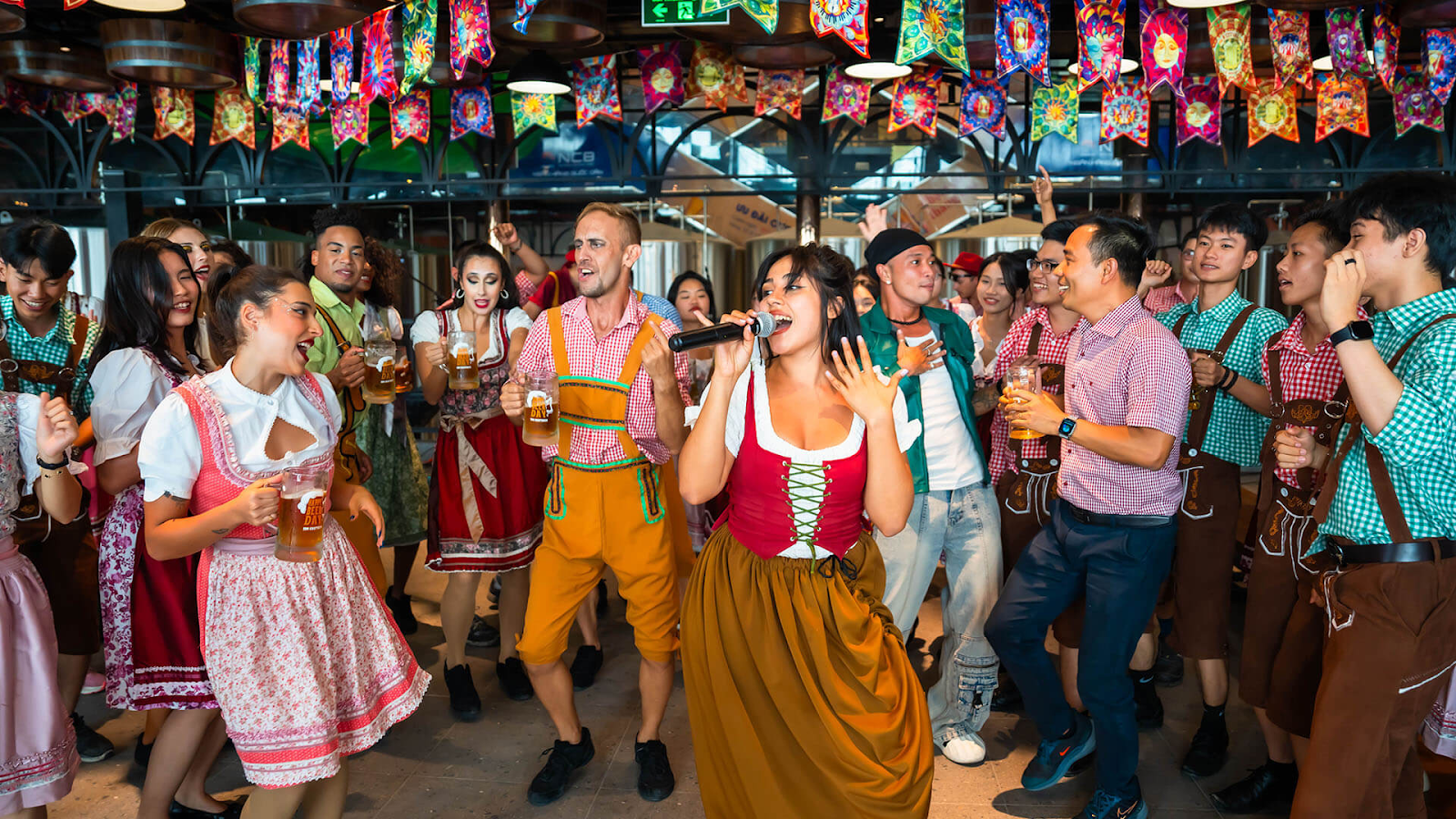 Các hoạt động giải trải trí, biểu diễn nghệ thuật thu hút du khách tại Sun World Ba Na Hills