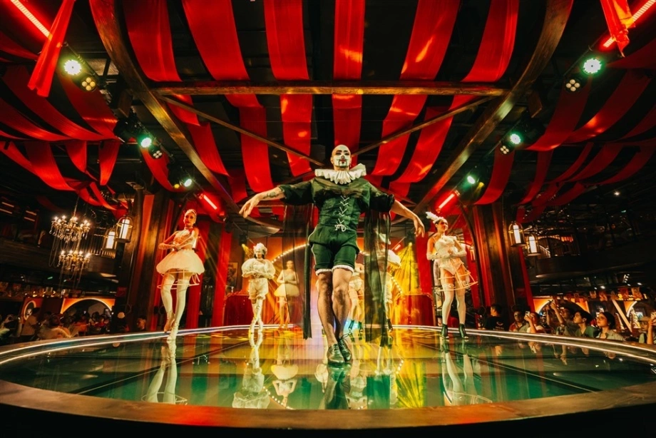 Show diễn After Glow mang đến trải nghiệm nghệ thuật Cabaret đặc sắc.