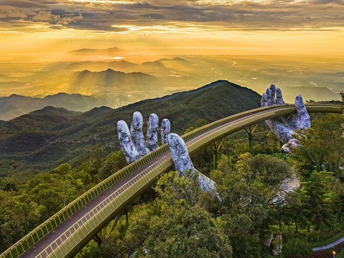 Cầu Vàng đã trở thành một trong những công trình biểu tượng cho du lịch Việt Nam trong những năm gần đây.