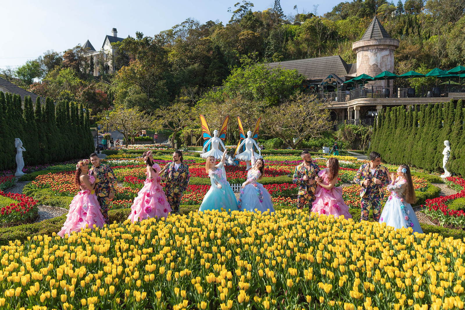 Du khách có thể dễ dàng mua vé thăm quan Sun World Ba Na Hills trực tiếp tại cổng hoặc qua ứng dụng Sun Paradise Land.