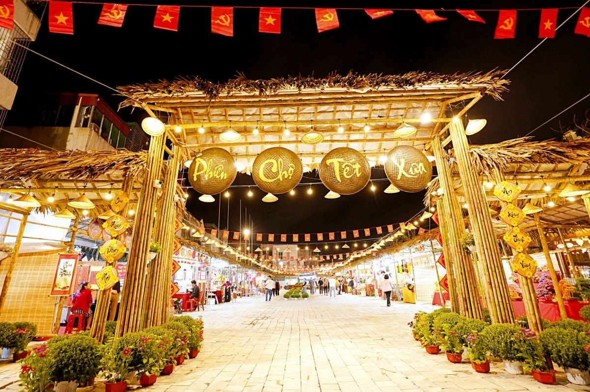 Hoà mình vào không gian lễ hội sống động tại các khu chợ Tết xưa