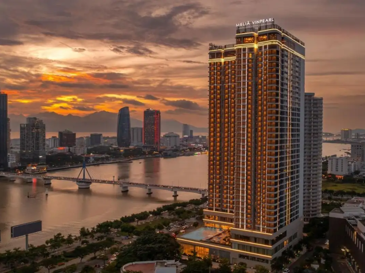 Melia Vinpearl Đà Nẵng Riverfront chuẩn 5 sao nằm ngay cạnh sông Hàn. (Nguồn: Sưu tầm)