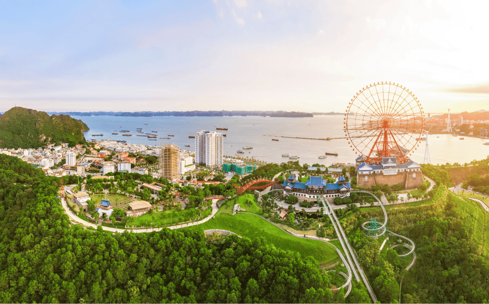 Khi chơi lễ 30/4 tại Hạ Long, du khách có thể trải nghiệm nhiều hoạt động hấp dẫn