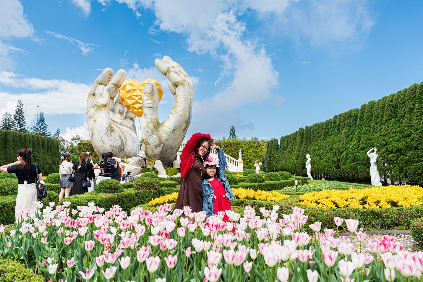 Thời tiết nắng đẹp, bầu trời trong xanh là điều kiện lý tưởng để trải nghiệm Đà Nẵng 30/4-1/5. (Nguồn: Sưu tầm)