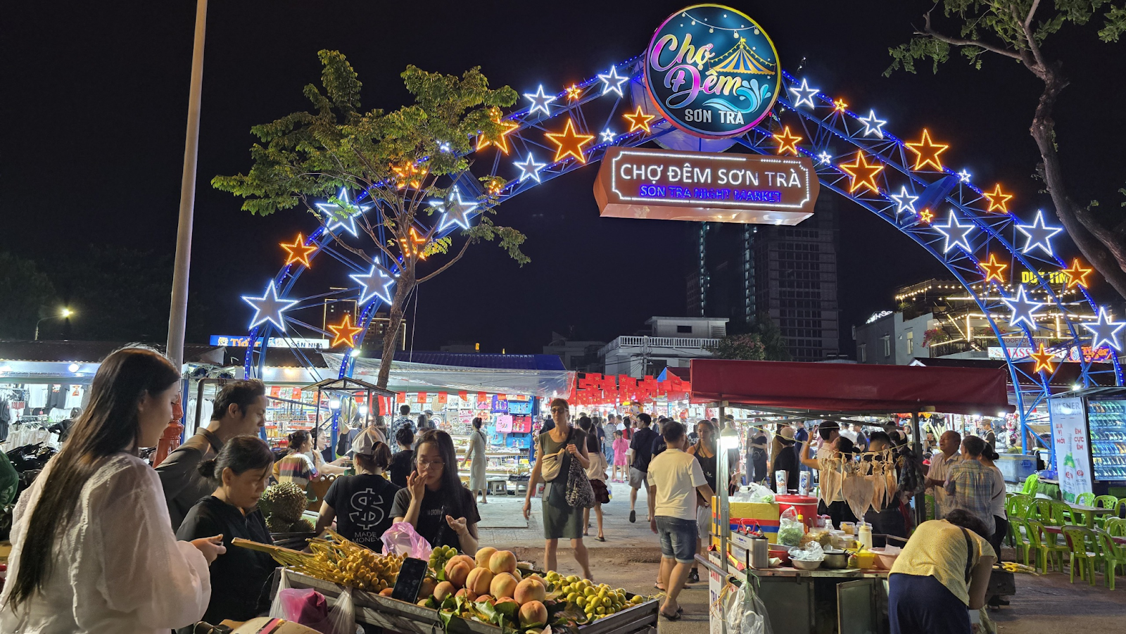 The vibrant and welcoming entrance of Son Tra Night Market, located near the iconic Dragon Bridge