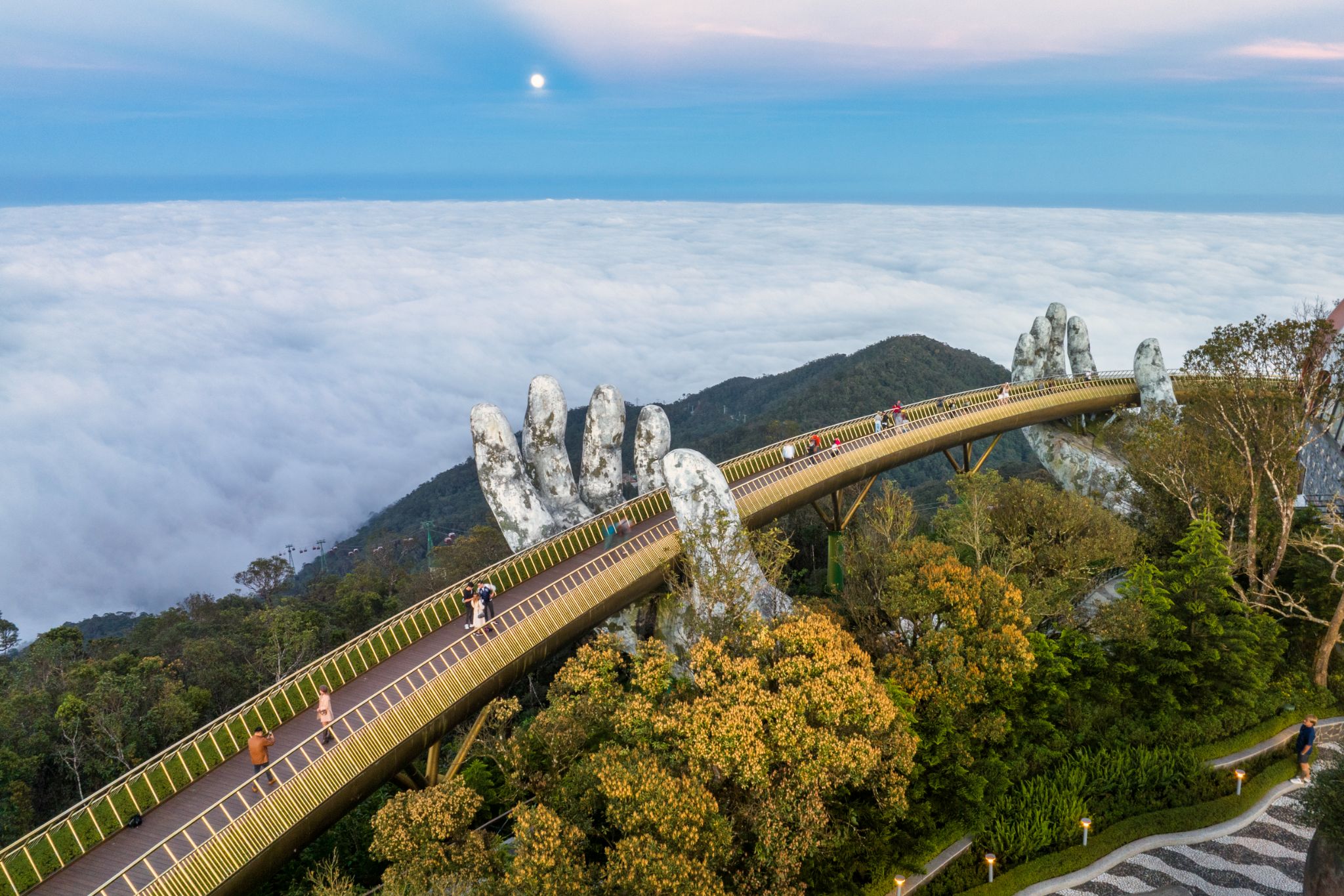 Suspended among the clouds, the Golden Bridge - Ba Na Hills' most iconic landmark (Photo: Sun Group)