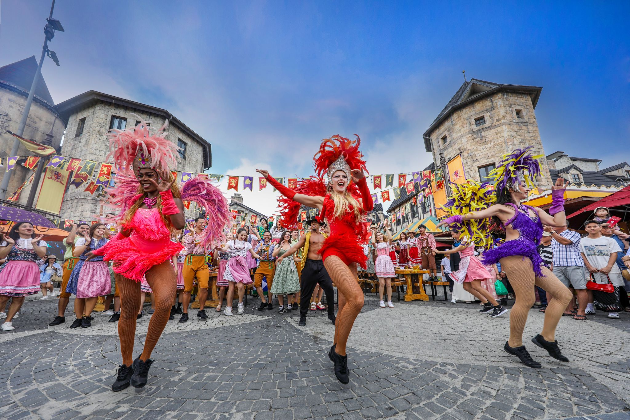 Không khí cực sôi động tại Lễ hội Mặt Trời 2026