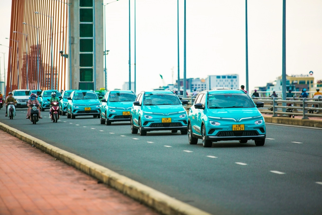 Taxi là lựa chọn phù hợp cho nhóm du khách ưu tiên sự tiện lợi và thoải mái.