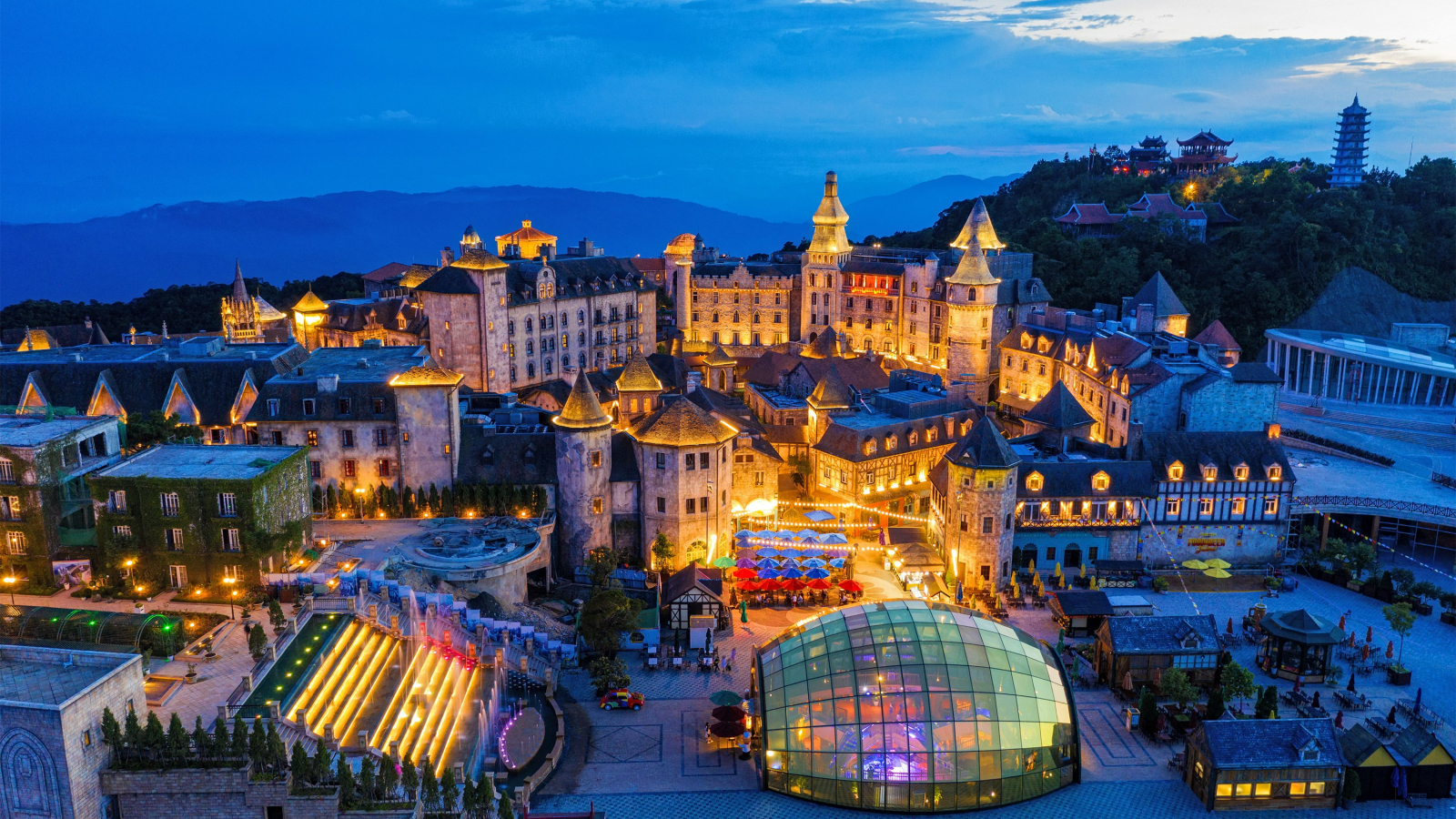 Sun World Ba Na Hills là điểm nhấn nổi bật trong hành trình du lịch Đà Nẵng mùa hè.