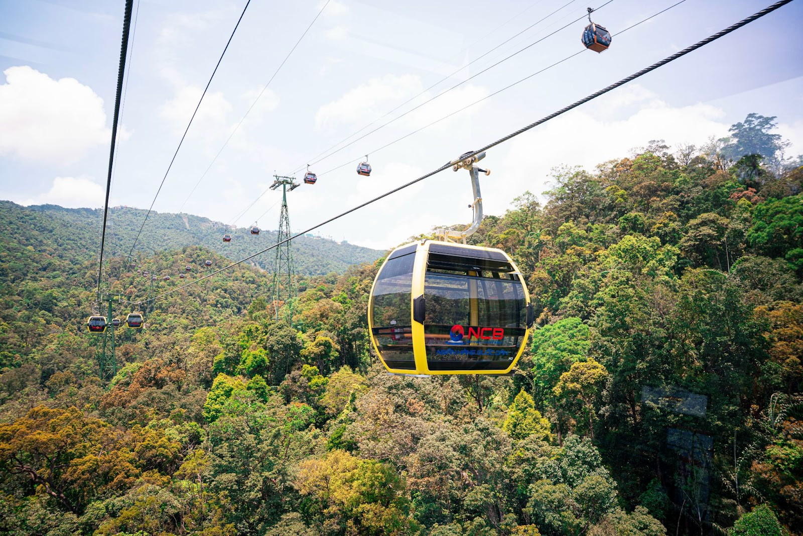 Mỗi thời điểm trong ngày tại Bà Nà Hills đều mang một màu sắc trải nghiệm riêng biệt.
