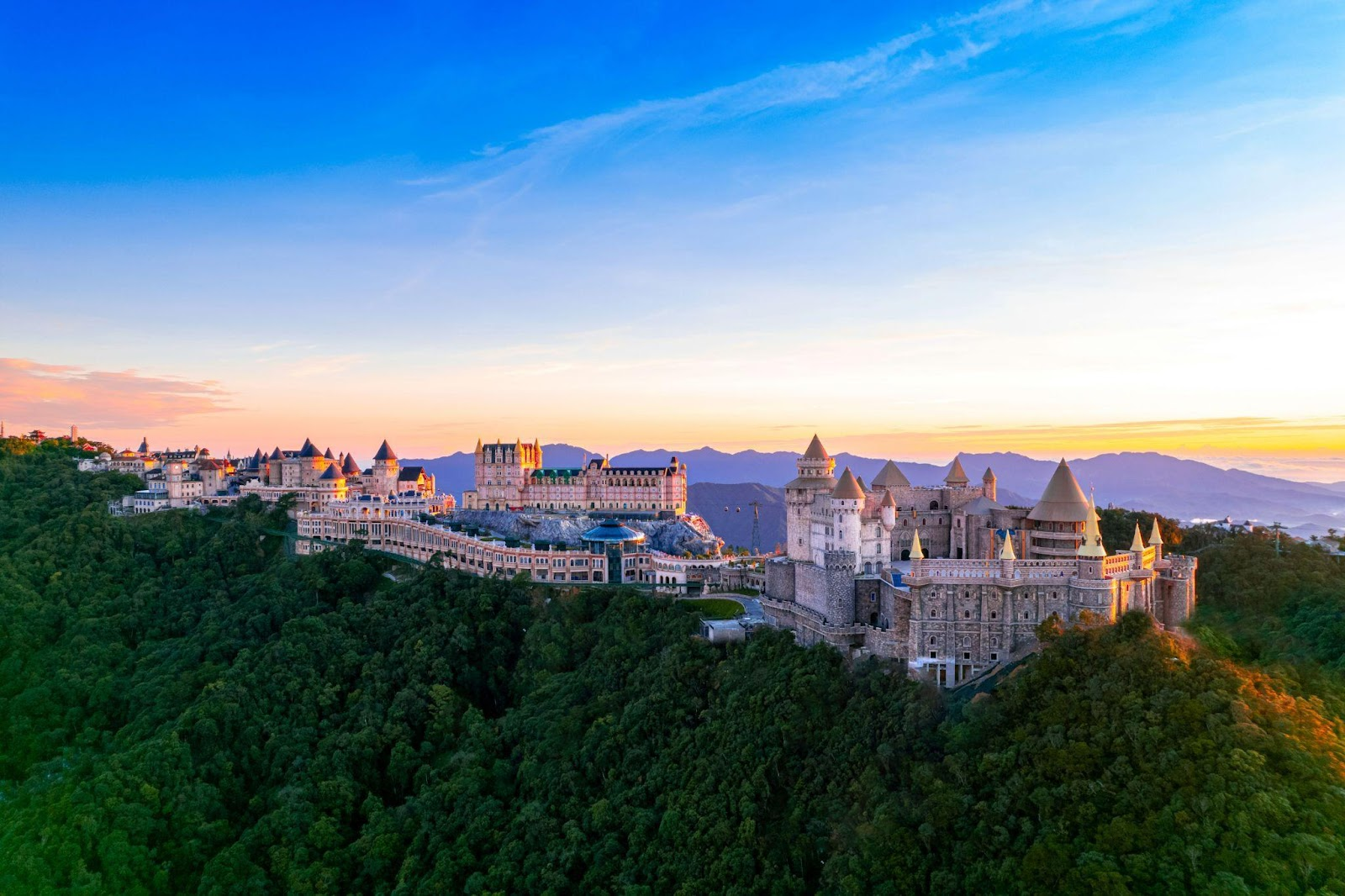 Không chỉ là điểm check-in, Bà Nà Hills còn mang đến nhiều trải nghiệm dành cho mọi lứa tuổi.