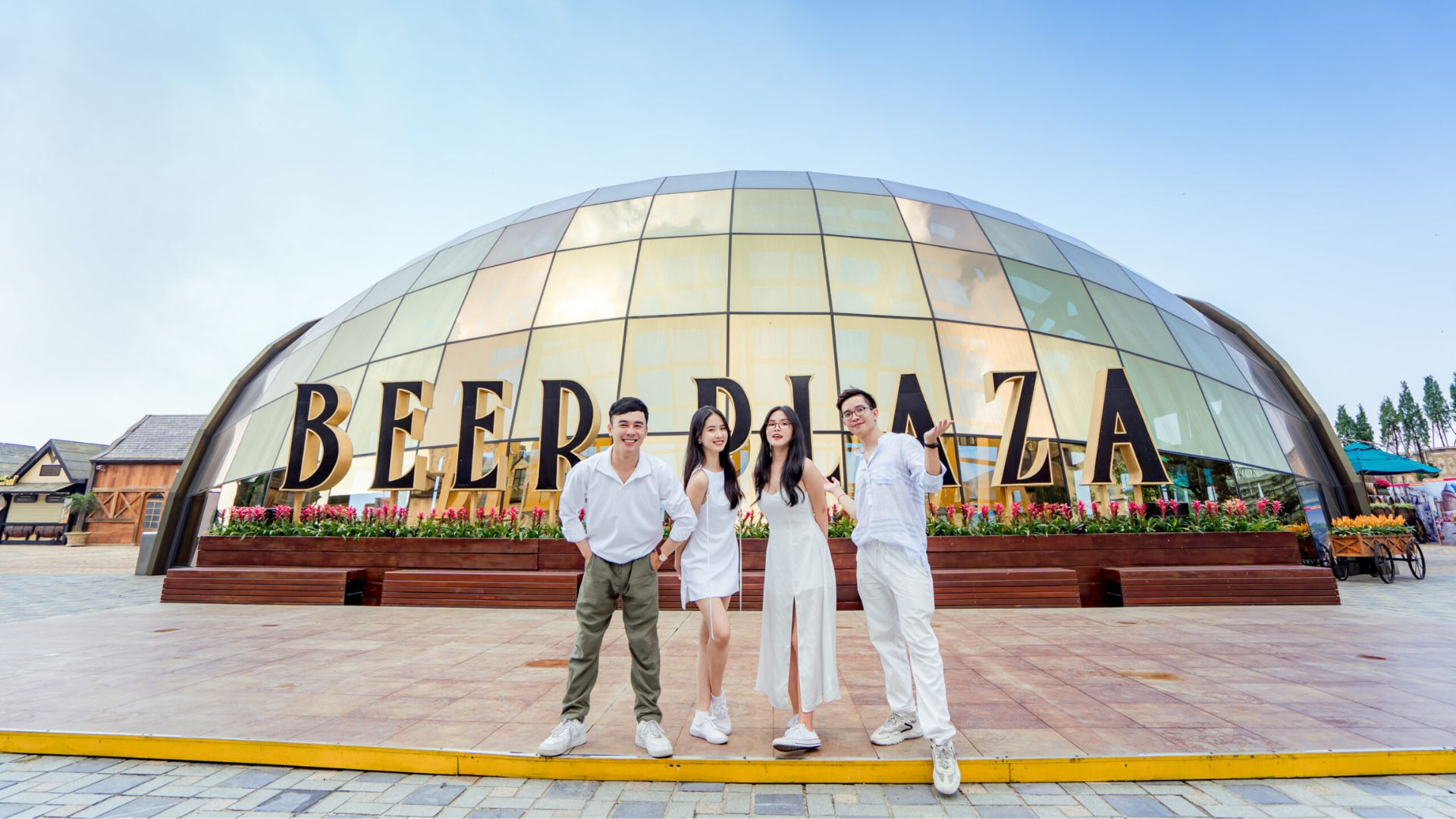 Đến với Bà Nà, du khách nhất định không thể bỏ qua Beer Plaza