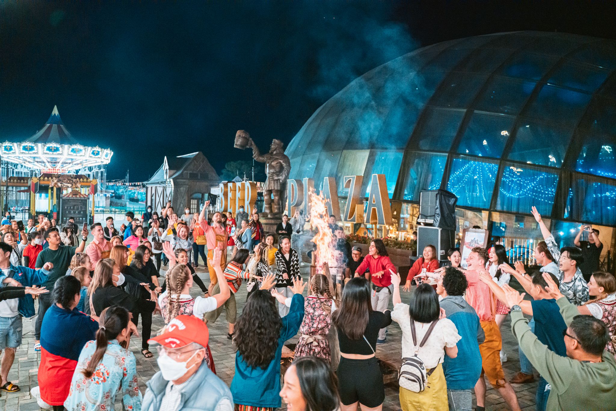 Không khí cực náo nhiệt tại Beer Plaza