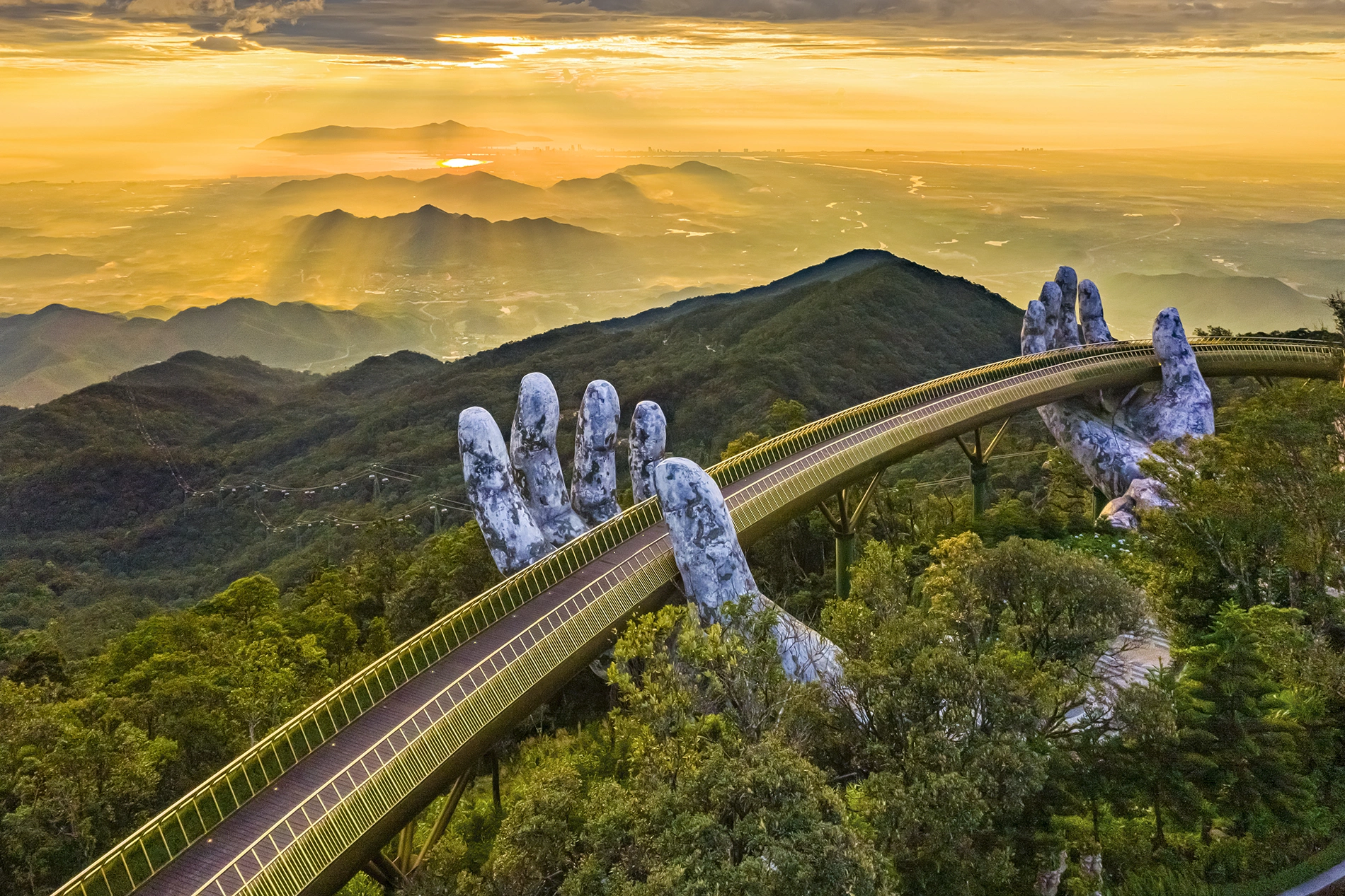 The Golden Bridge at Sun World Ba Na Hills – a must-see check-in spot for Korean tourists in Da Nang.