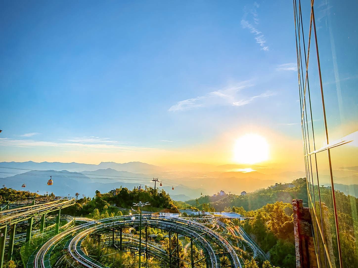 Điều kiện lý tưởng để ngắm cảnh và lưu giữ những bức ảnh rực rỡ của mùa hè