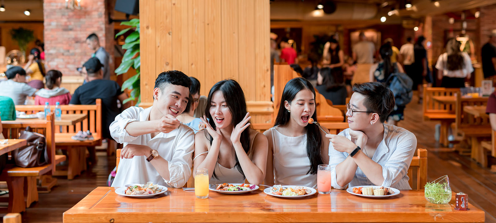 Beer Plaza là điểm dừng chân lý tưởng để thưởng thức buffet và không khí lễ hội. (Nguồn: Sưu tầm)